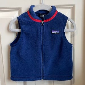 PRICE DROP!NEW Condition Patagonia Baby Synchilla Fleece Vest in navy/red 12-18M